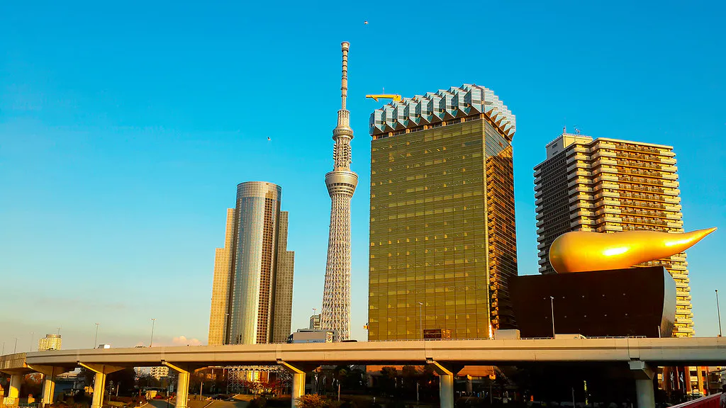 Sky Tree vicino al grattacielo Asahi