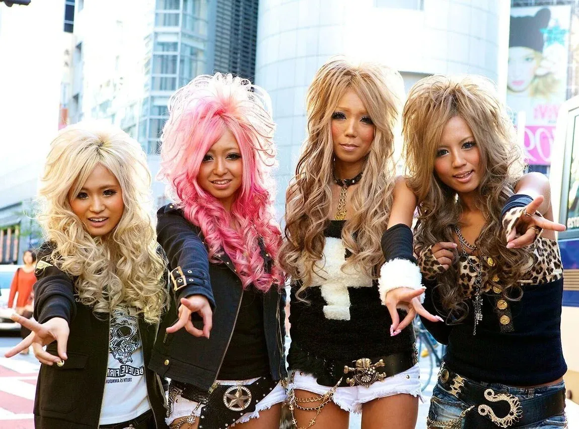 gruppo di gyaru