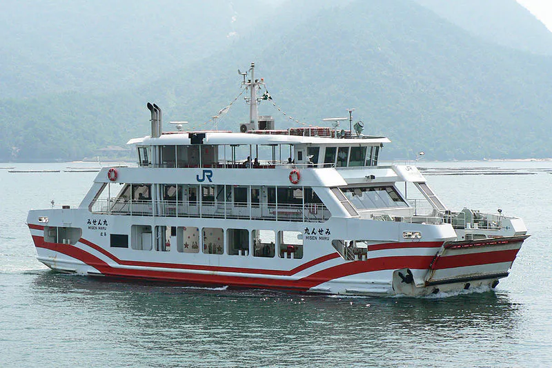 Traghetto JR da Hiroshima a Miyajima