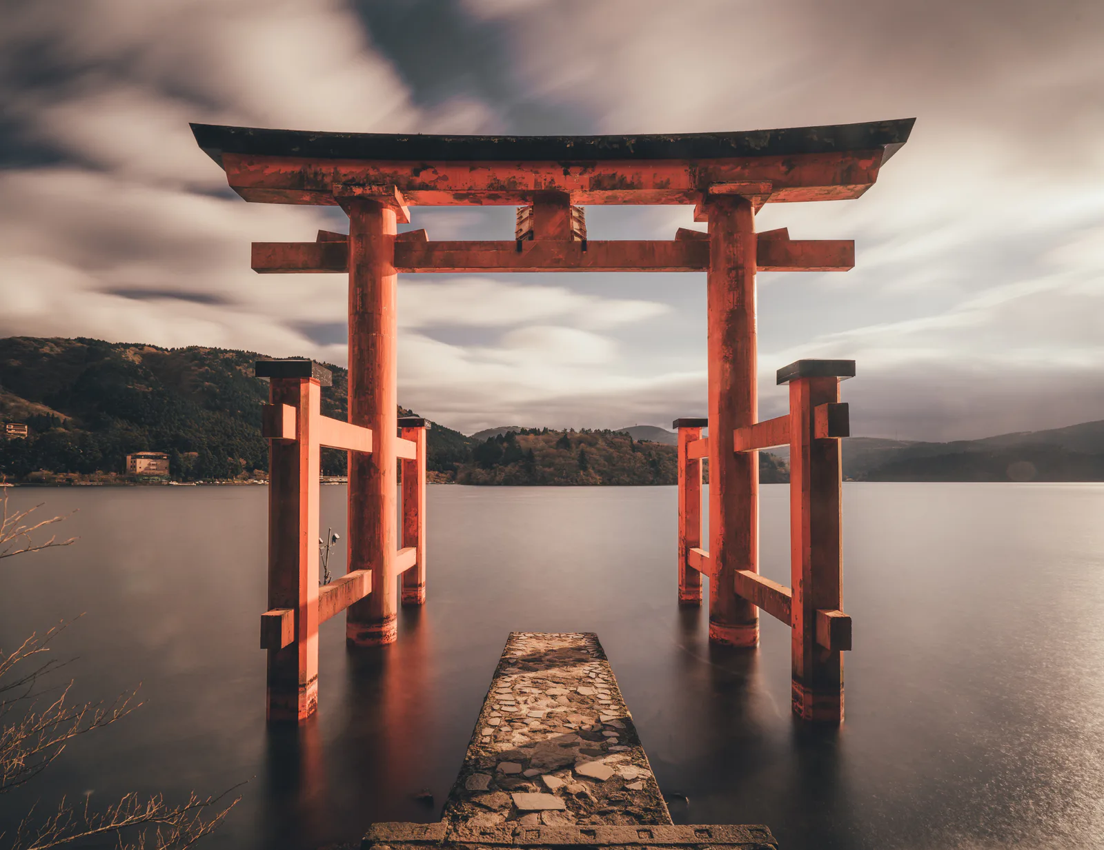 Cosa sono i Torii, i portali rossi fuoco del Giappone