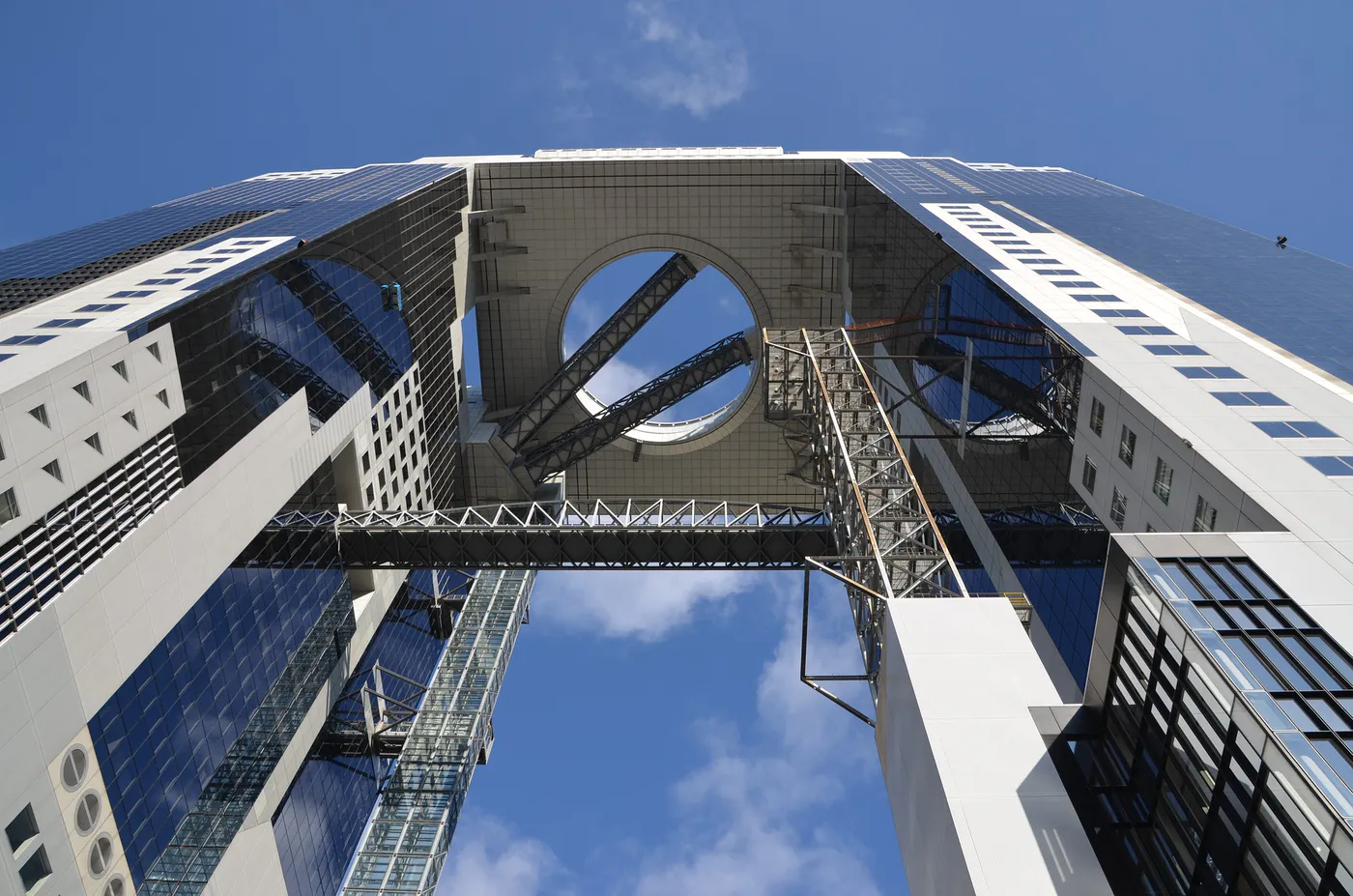 Umeda Sky Building dal basso
