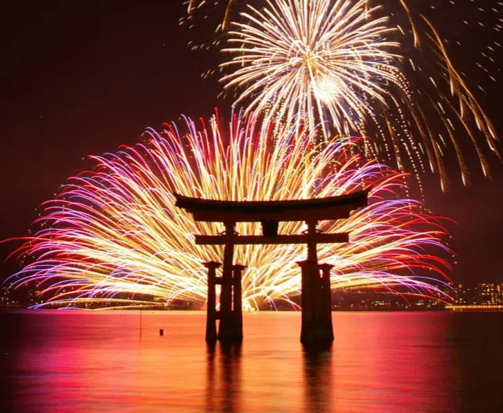 hanami fuochi d'artificio