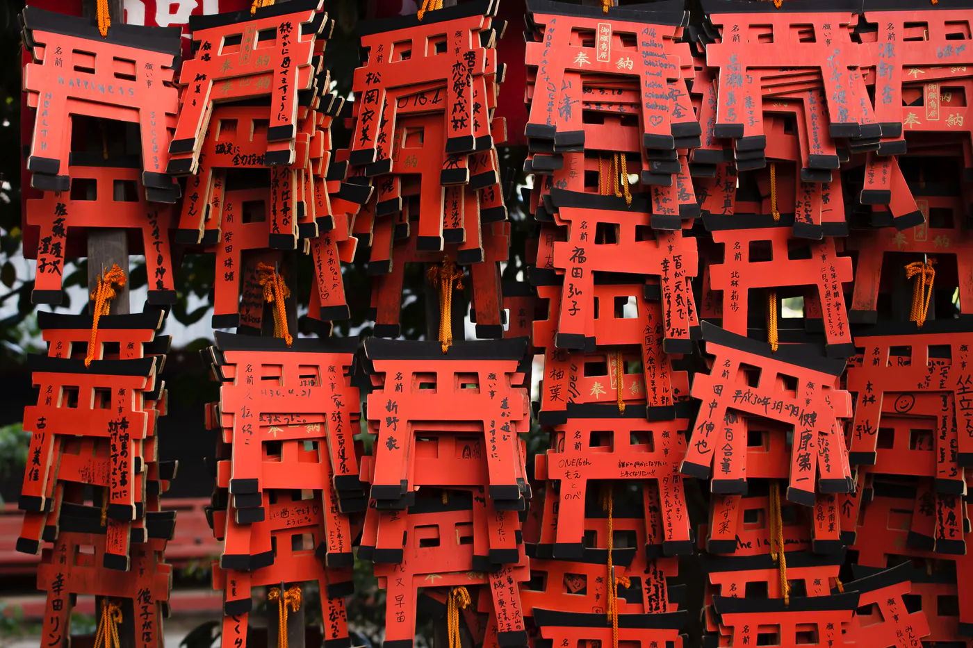 Souvenir dedicati ai Torii per turisti e giapponesi
